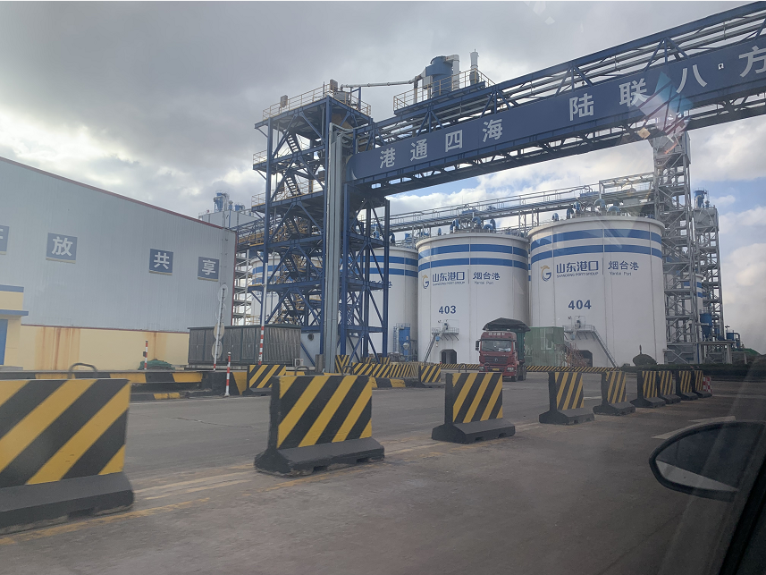  山东港口烟台港龙口港公司安装云盾消防水炮