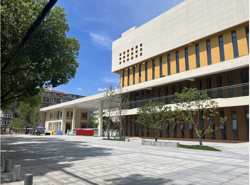 武汉吴家山二中改扩建项目安装云盾智能消防水炮